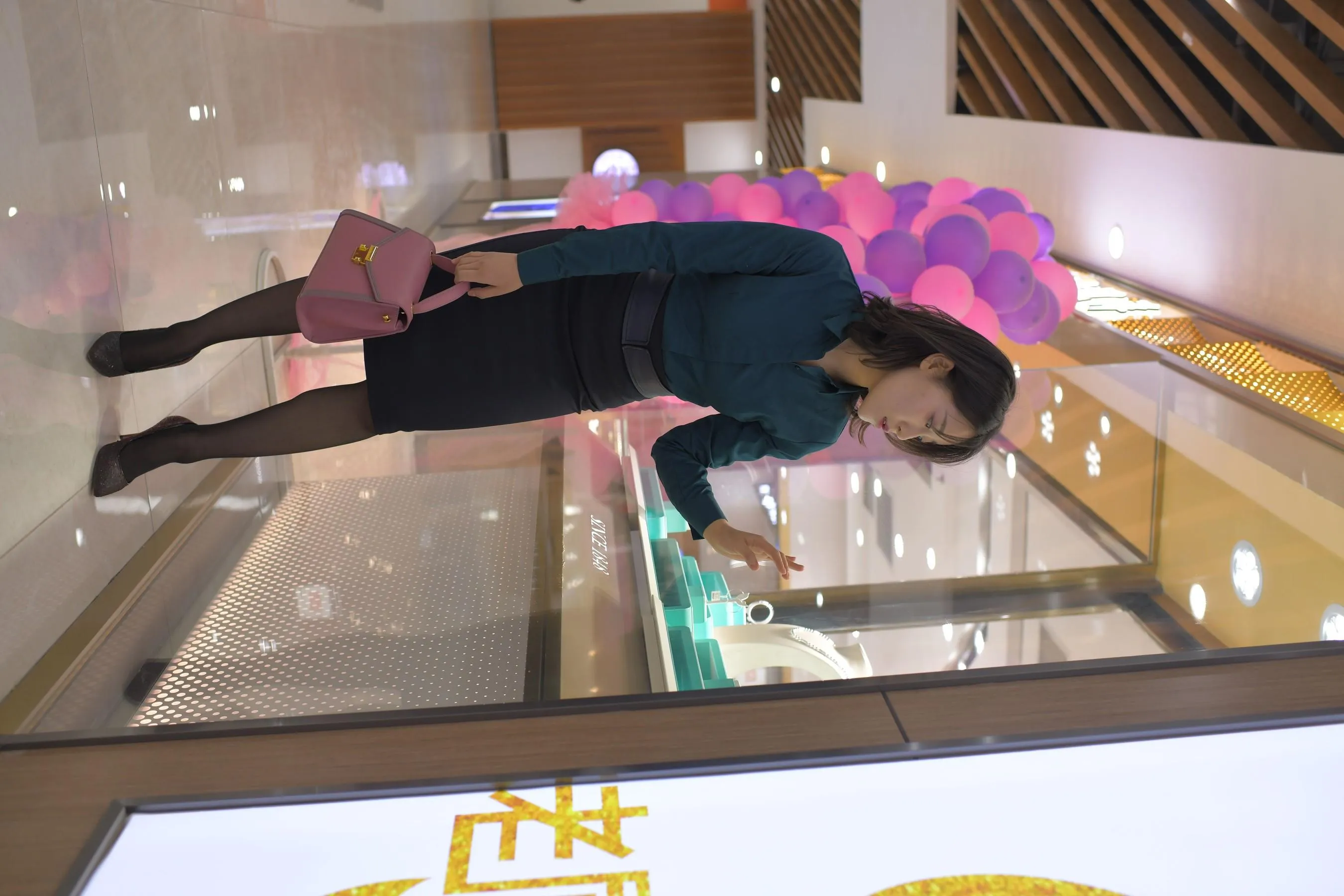 [魔镜街拍] NO.036 商场黑丝OL街拍 [253P]插图1